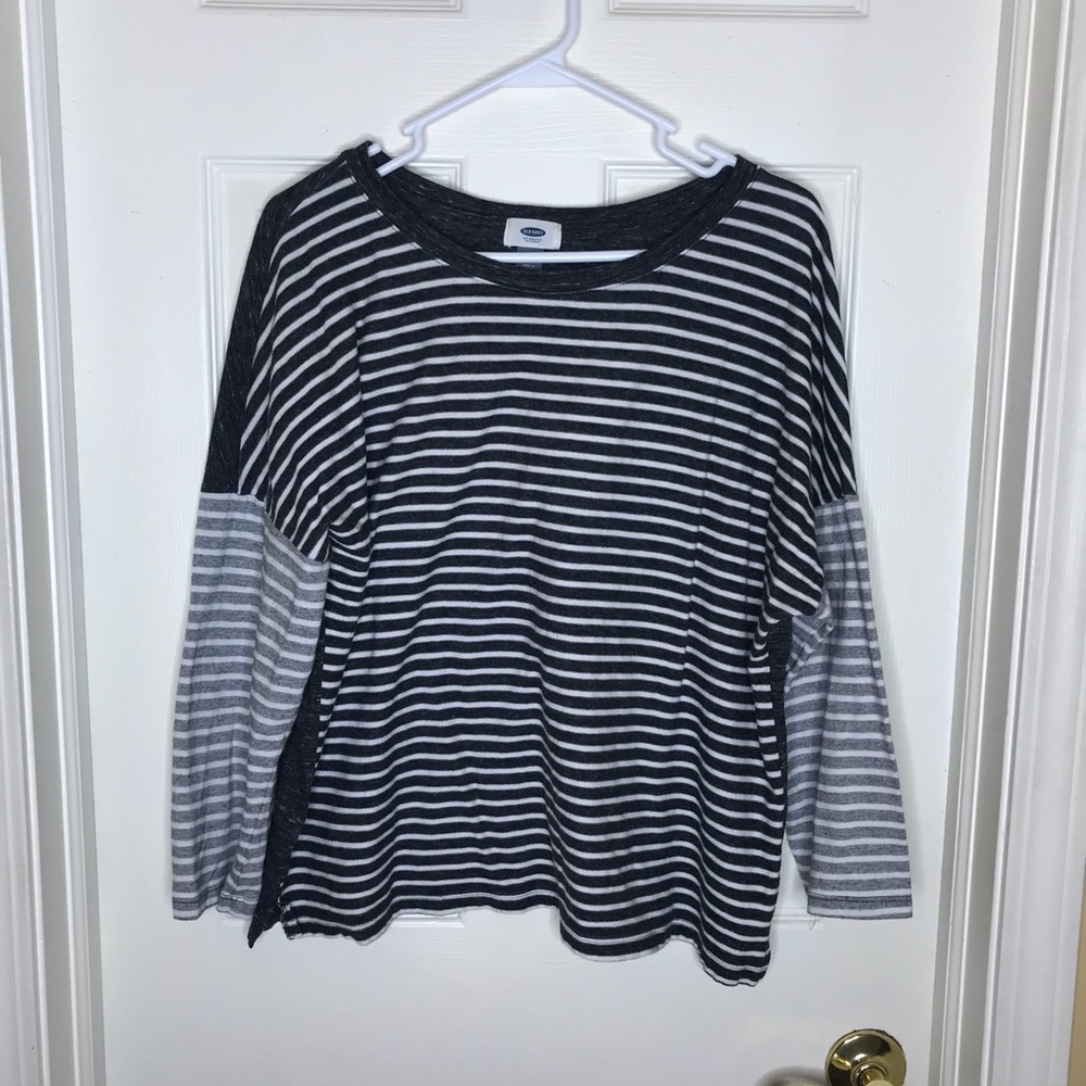 Old Navy Gray/White Striped Top (XL)